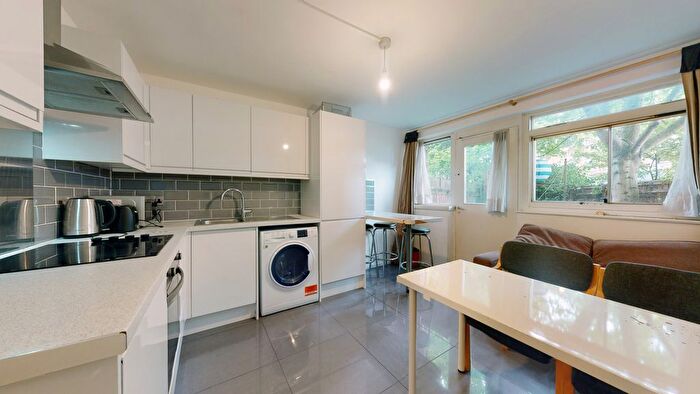 5 Bedroom Town House To Rent In Crefeld Close, London, W6