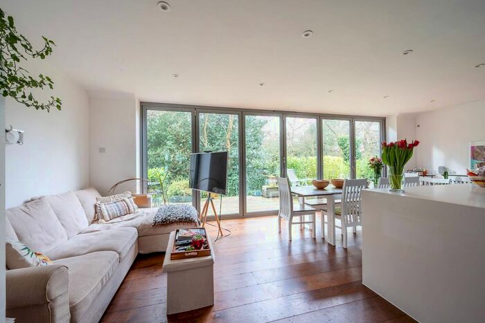 4 Bedroom Property To Rent In Beech Close, Wimbledon Village, London, SW19