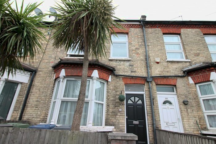 3 Bedroom Flat To Rent In Oakleigh Road North, London, N20