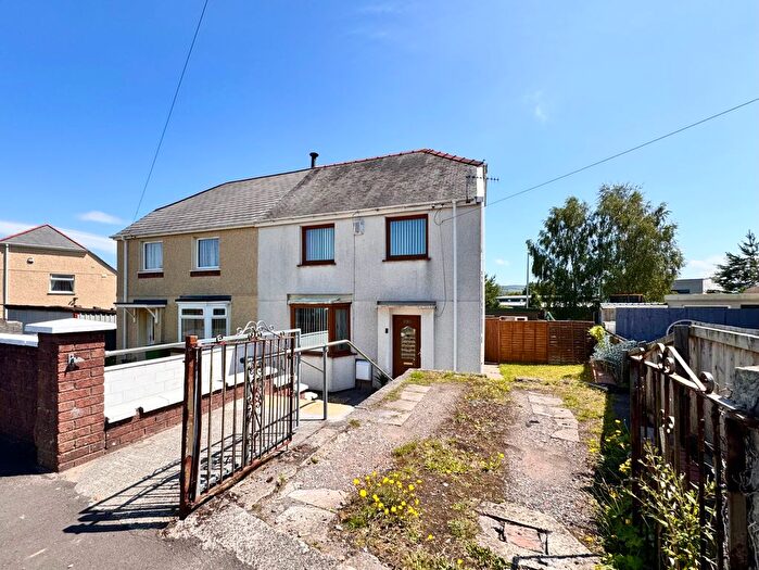 3 Bedroom Semi-Detached House For Sale In Coed Glas, Penywaun, Aberdare, CF44