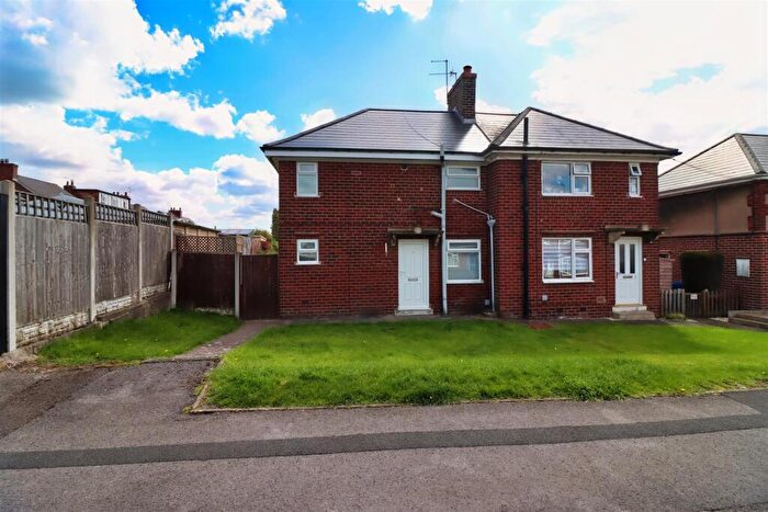 2 Bedroom House To Rent In Welfare Avenue, Brampton, S40