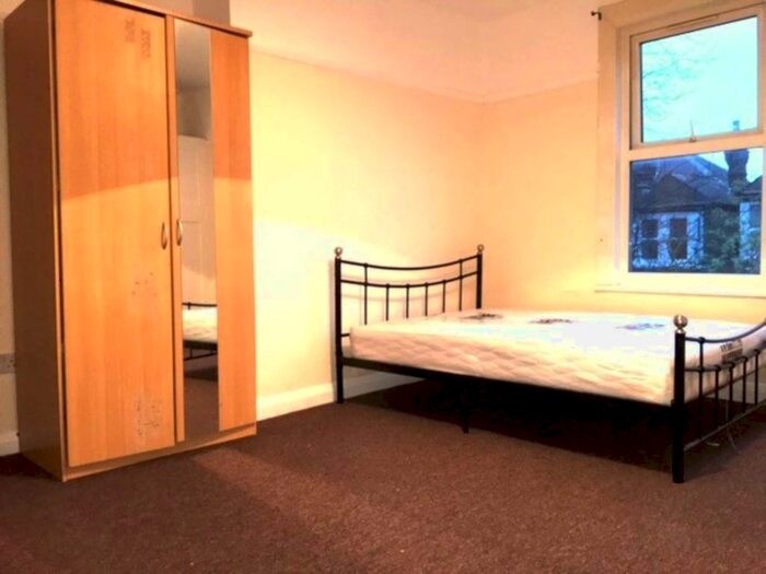 1 Bedroom Flat To Rent In Cortis Road, Putney Heath SW15