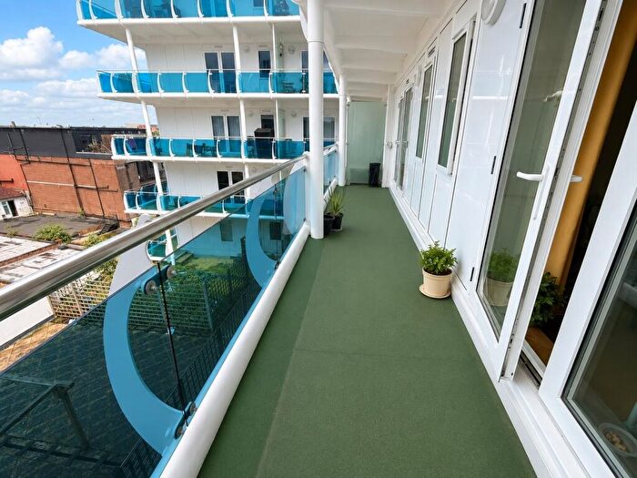 2 Bedroom Flat For Sale In Lyon Road, Harrow On The Hill, HA1