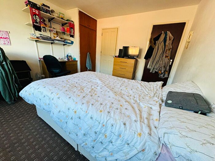 Block Of Flats To Rent In Cardigan Road, Leeds, LS6