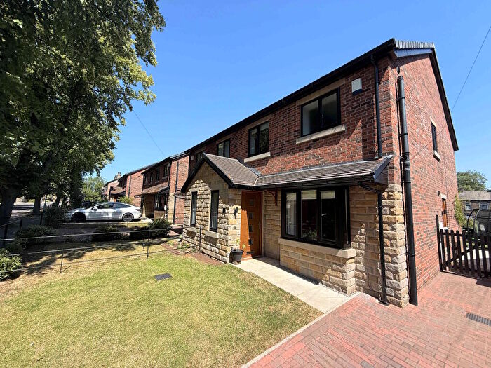 3 Bedroom Semi-Detached House For Sale In Westcliffe Road, Cleckheaton, BD19