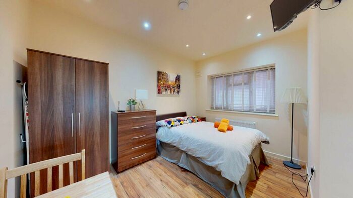 Studio To Rent In Chatsworth Road, NW2