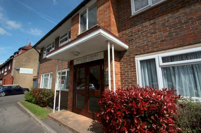 2 Bedroom Flat To Rent In Drayton Court, West Byfleet, KT14