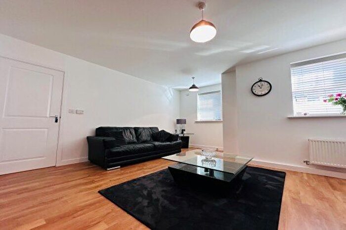 1 Bedroom Flat To Rent In Wells View Drive, Bromley, BR2