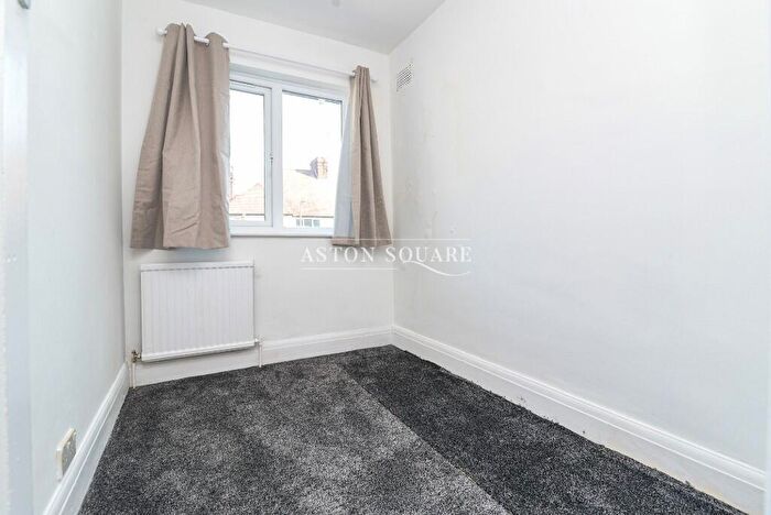 5 Bedroom Detached House To Rent In Ambrose Avenue, London, NW11