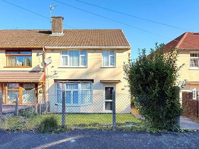 3 Bedroom Semi-Detached House For Sale In Perthlwyd, Penywaun, Aberdare, CF44