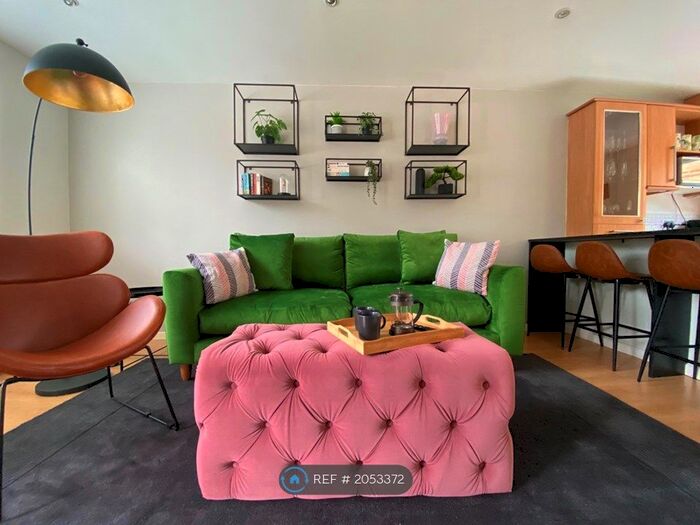 2 Bedroom Terraced House To Rent In Sonning Gardens, Hampton, TW12