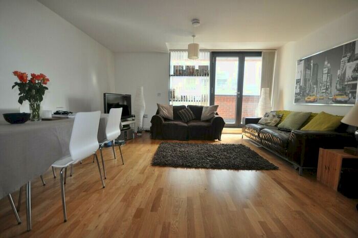 2 Bedroom Flat To Rent In Rossetti Place, Lower Byrom Street, M3