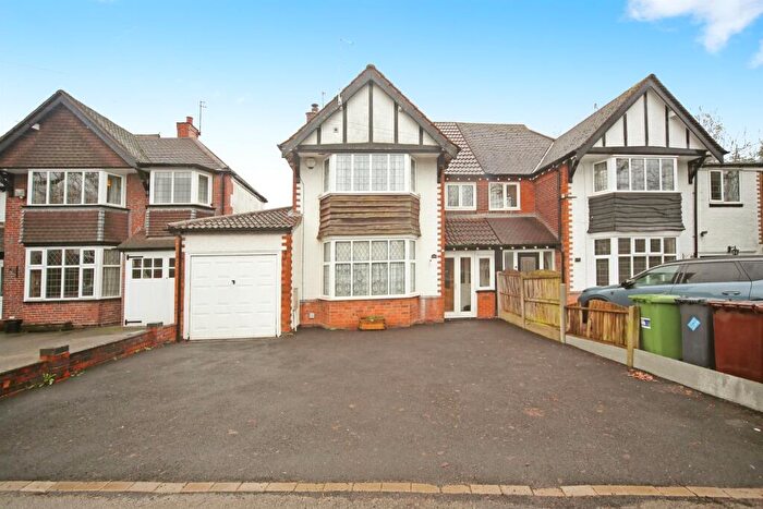 4 Bedroom Semi Detached House For Sale In Bills Lane, Shirley, Solihull, B90