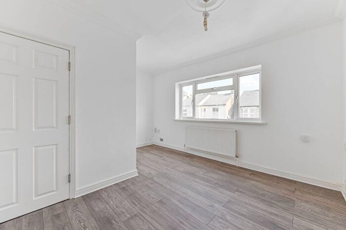 2 Bedroom Flat For Sale In Cresswell Road, South Norwood, London, SE25