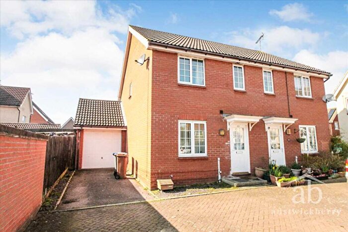 3 Bedroom Semi-Detached House To Rent In Terry Gardens, Kesgrave, Ipswich, IP5