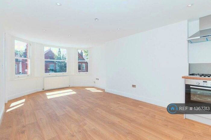 Studio To Rent In Thornlaw Road, London, SE27