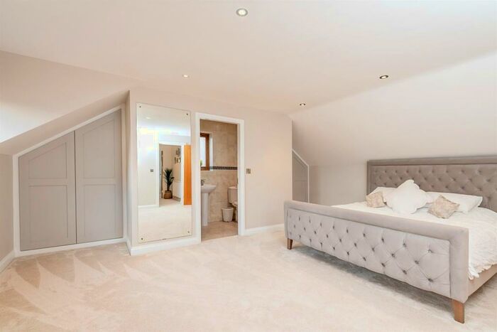 5 Bedroom Detached House For Sale In White Wells Court, Scholes, Holmfirth, HD9