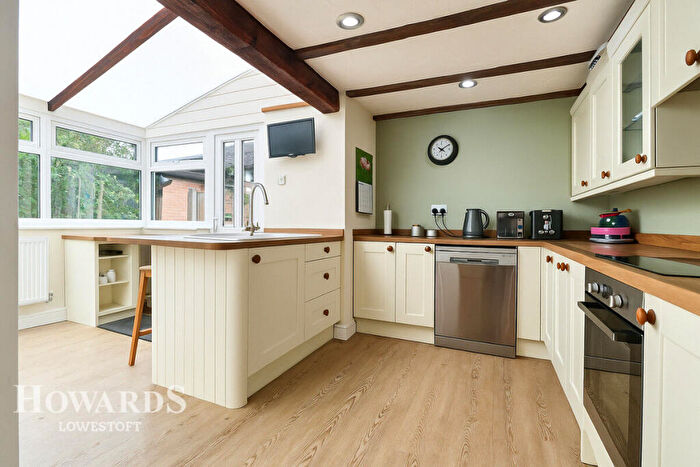 5 Bedroom Semi-Detached House For Sale In Short Road, Lowestoft, NR32