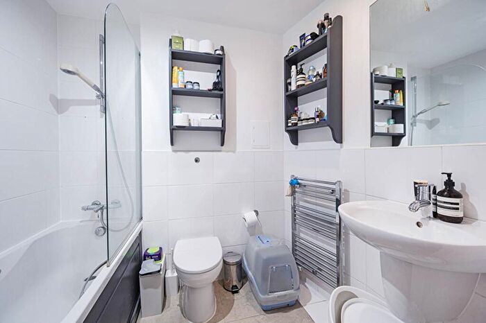 1 Bedroom Flat For Sale In Orsman Road, Hoxton, London, N1