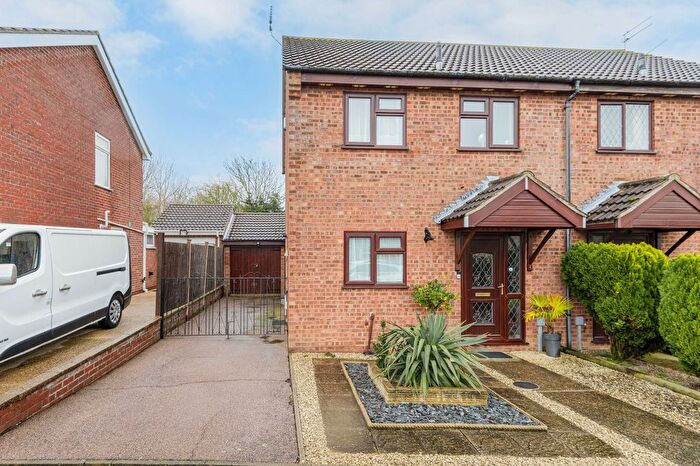 3 Bedroom Semi Detached House For Sale In Potters Drive, Hopton, NR31