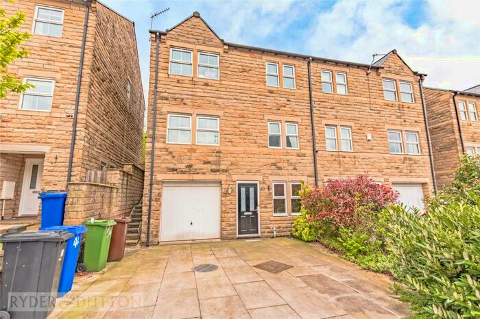 4 Bedroom Semi-Detached House For Sale In Calico Crescent, Carrbrook, SK15