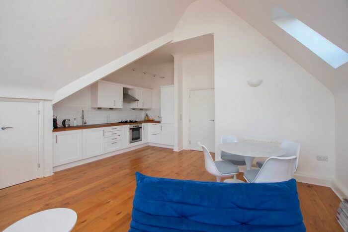 2 Bedroom Flat To Rent In Lime Court, Ashford, TN24