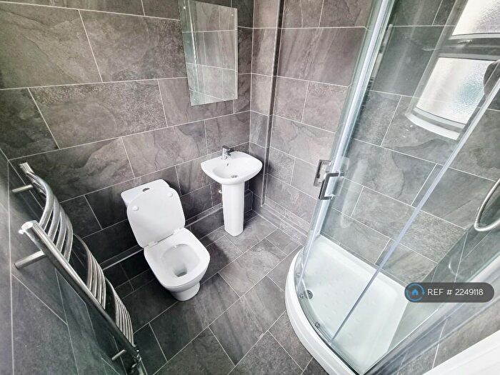 5 Bedroom Terraced House To Rent In Wimbourne Road, Nottingham, NG7