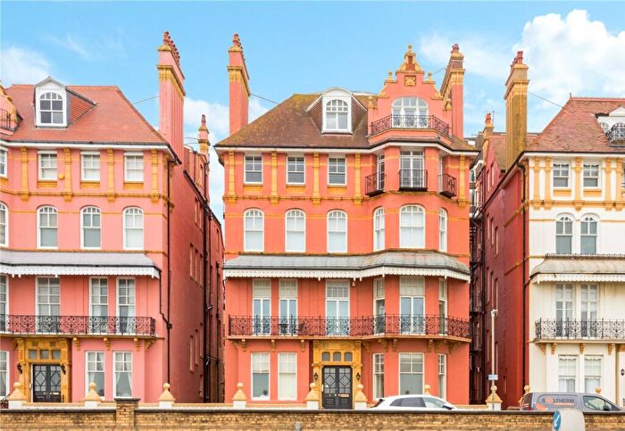 2 Bedroom Flat For Sale In Kings Gardens, Hove, BN3