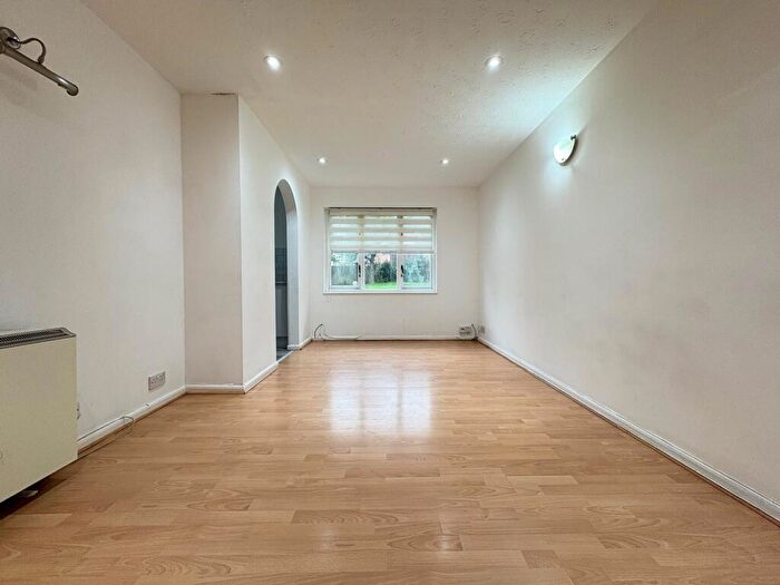 2 Bedroom Block Of Apartments To Rent In Medesenge Way, London, N13