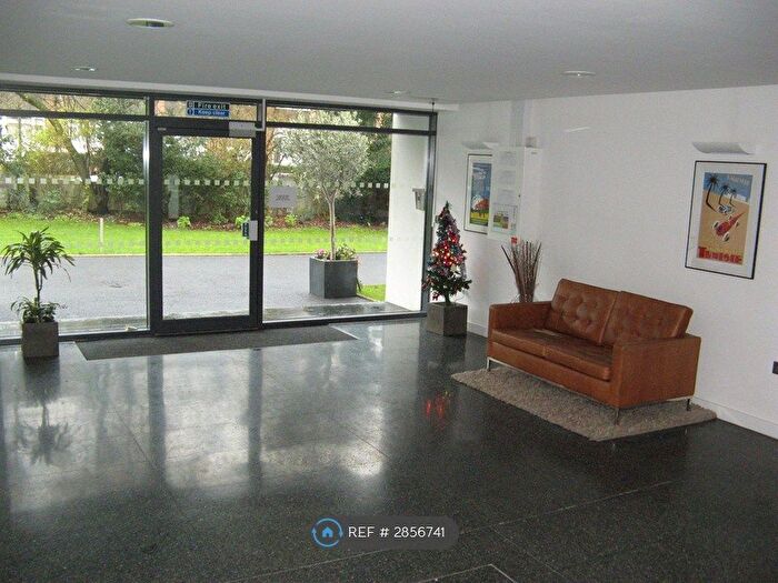 Studio To Rent In Kersfield House, London, SW15