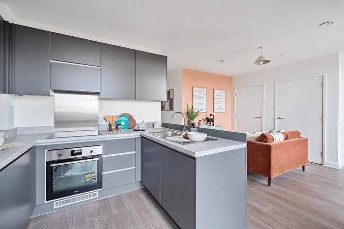 1 Bedroom Flat To Rent In New Road Triangle, Feltham, TW14