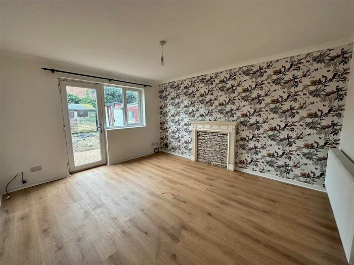 2 Bedroom End Of Terrace House To Rent In Manor Drive, Leicester, LE4