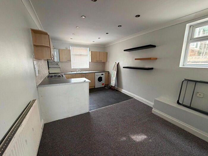 2 Bedroom Flat To Rent In George Lane, London, E18