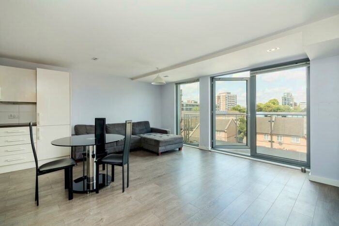3 Bedroom Apartment To Rent In Pindoria House, Mintern Street, N1