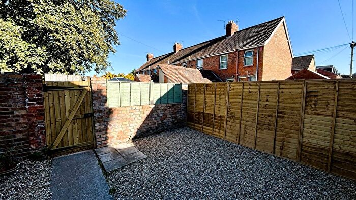 Studio To Rent In Cheddon Road, Taunton, TA2