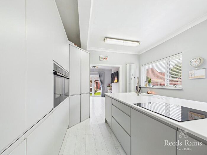 4 Bedroom End Of Terrace House For Sale In Ings Road, Hull, East Yorkshire, HU8