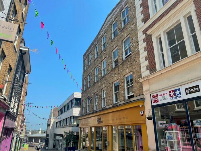 1 Bedroom Flat To Rent In Thamesview Court, Gravesend, DA11