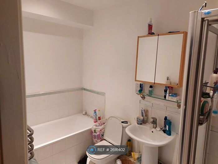3 Bedroom Flat To Rent In The River Buildings, Leicester, LE3