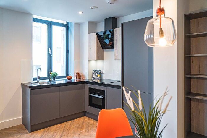 2 Bedroom Apartment To Rent In Cross Street, Manchester, M3