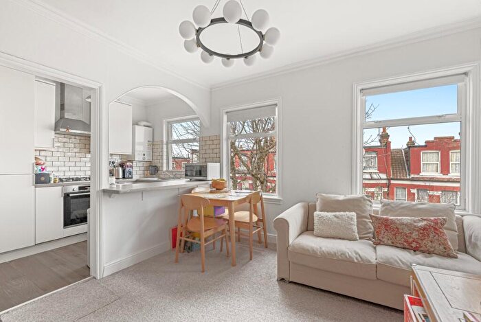 1 Bedroom Flat For Sale In Hampden Road, Haringey, N8