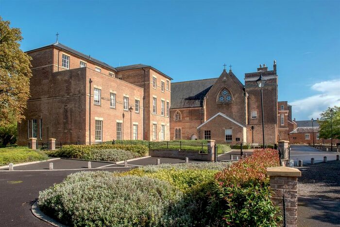 2 Bedroom Flat To Rent In St. Josephs Field, Taunton, TA1