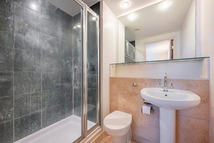 2 Bedroom Flat For Sale In Gainsborough Studios North, Poole Street, N1