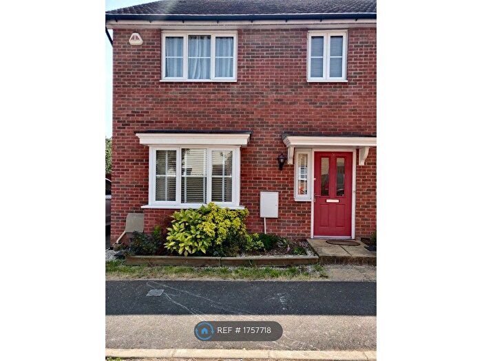 4 Bedroom Semi-Detached House To Rent In Oldmead Close, Harold Wood, Romford, RM3