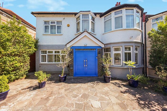 7 Bedroom Property For Sale In Hillfield Park, Winchmore Hill, N21