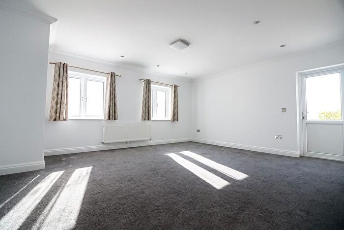 2 Bedroom Flat To Rent In Regina Road, Southall, UB2