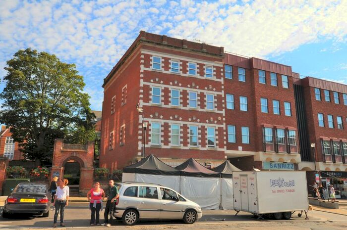 1 Bedroom Apartment To Rent In North Street, Guildford, Surrey, GU1