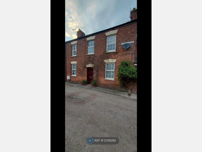 3 Bedroom Semi-Detached House To Rent In Valetta Place, Bridgwater, TA6