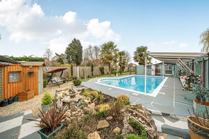 3 Bedroom Semi-Detached House For Sale In Griffiths Close, Northmoor, OX29