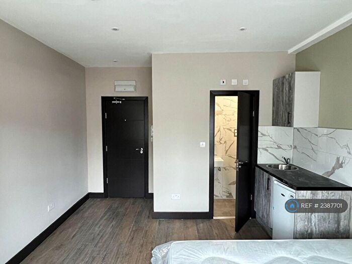 Studio To Rent In Marsh Road, Pinner, HA5