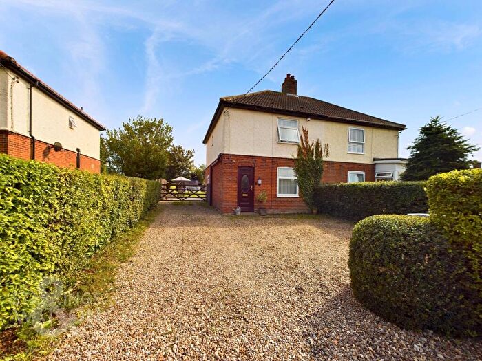 3 Bedroom Semi-Detached House For Sale In Church Road, Cantley, Norwich, NR13